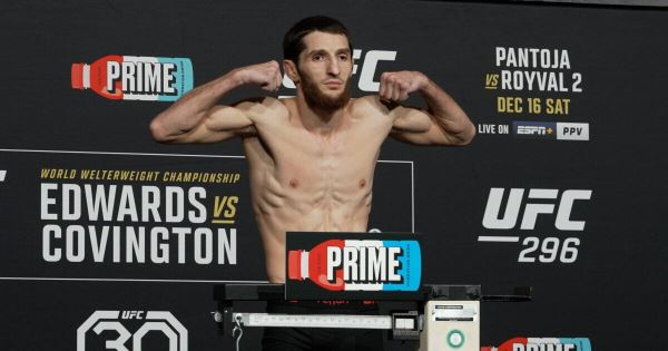 Взвешивание перед UFC on ESPN 58: Перес и Тайра показали одинаковые цифры, Уланбеков превысил лимит категории